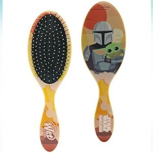 Star Wars The Mandalorian Mando & Grogu Limited Edition Wet Brush